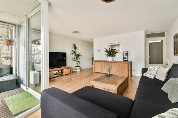 Een heerlijk en sfeervol appartement met twee slaapkamers, een balkon op het zuiden en een berging in de onderbouw.